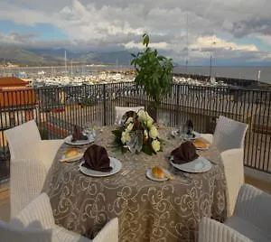 Grand Yachting Palace Hotell 4*