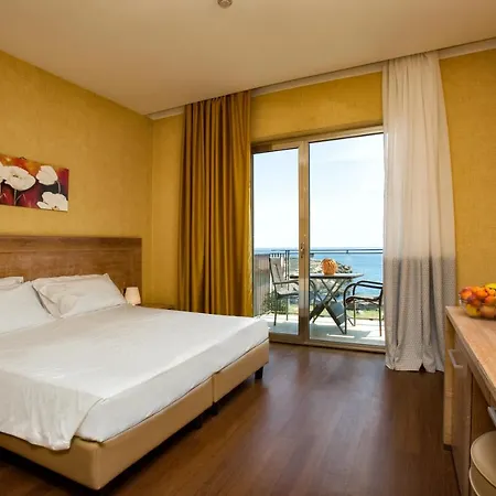 Grand Yachting Palace 4* Riposto
