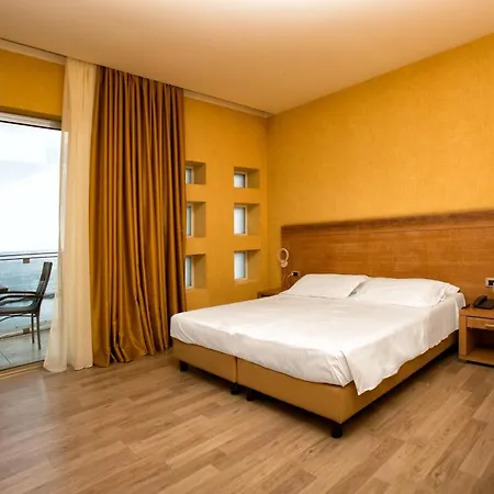 Hotel Grand Yachting Palace 4*
