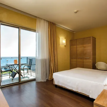 Grand Yachting Palace 4* Riposto