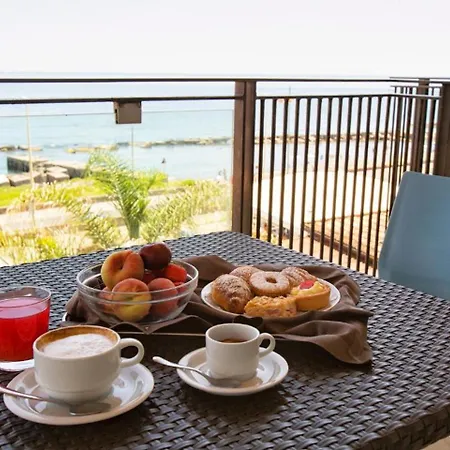 Grand Yachting Palace Hotel